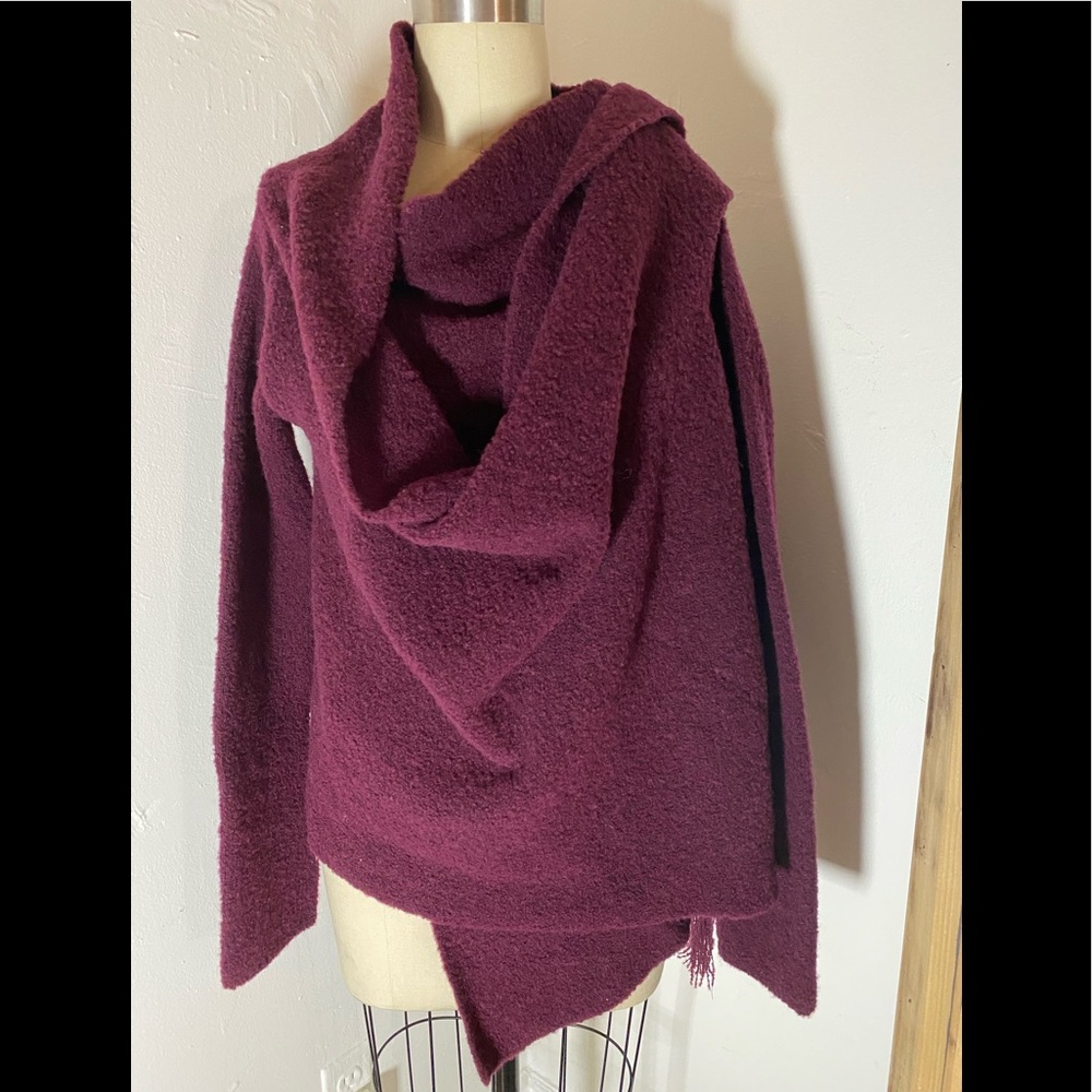 Anthropologie boucle ponchoy pullover